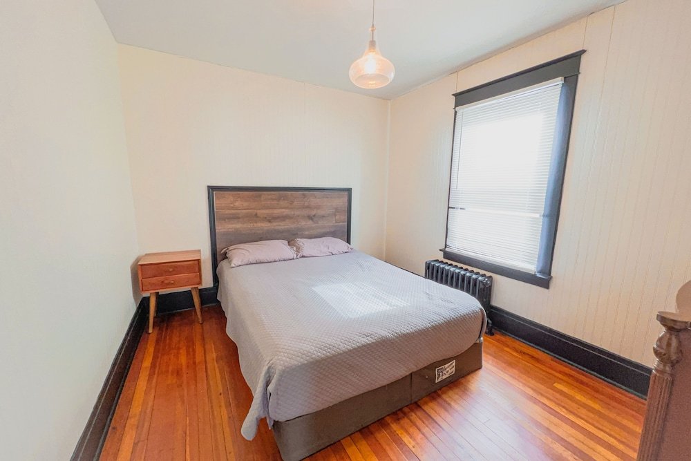 the pub 8br free parking minutes from falls and casino