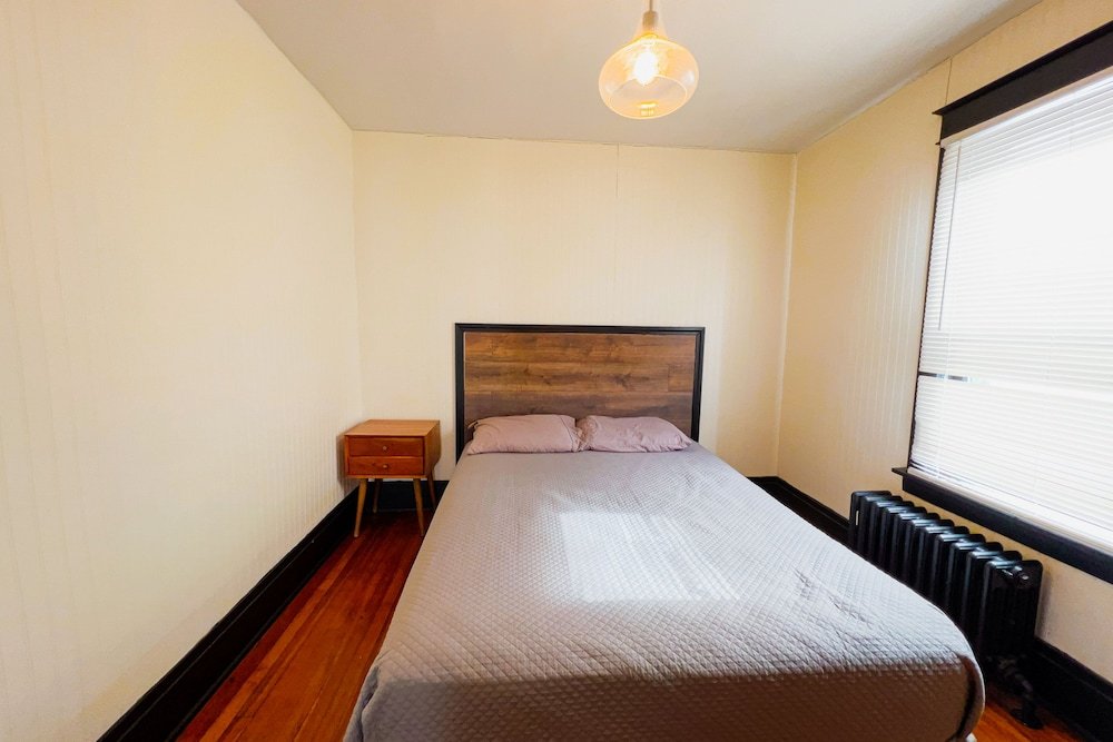 the pub 8br free parking minutes from falls and casino