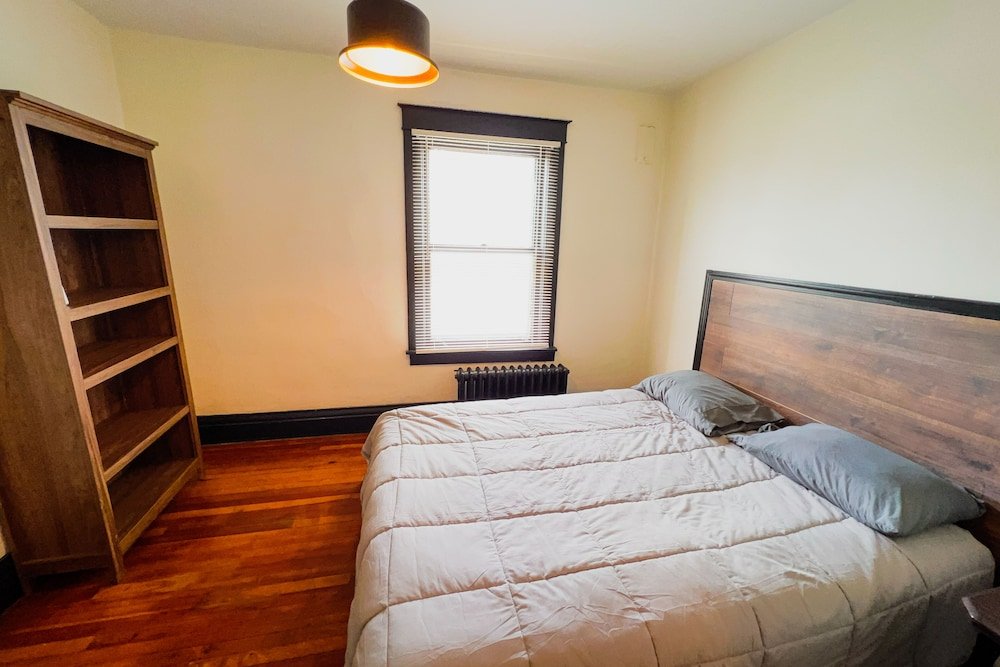 the pub 8br free parking minutes from falls and casino