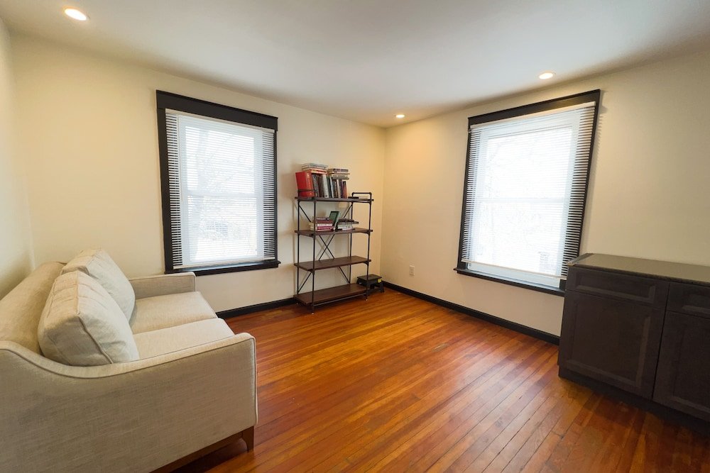 the pub 8br free parking minutes from falls and casino