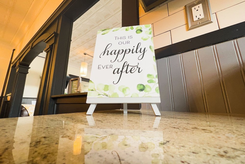 the pub 8br free parking minutes from falls and casino