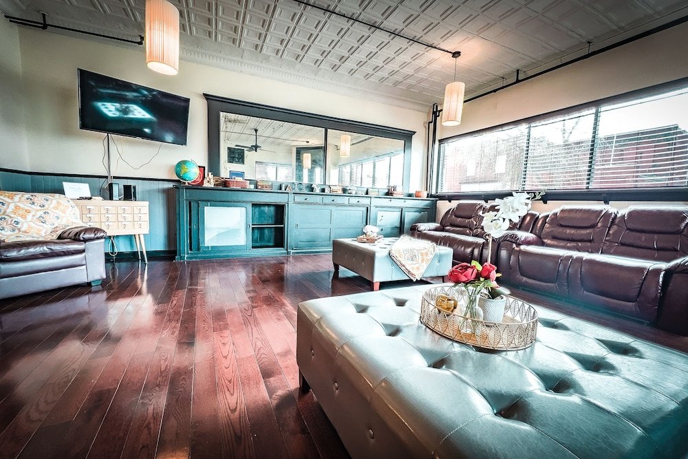 the pub 8br free parking minutes from falls and casino