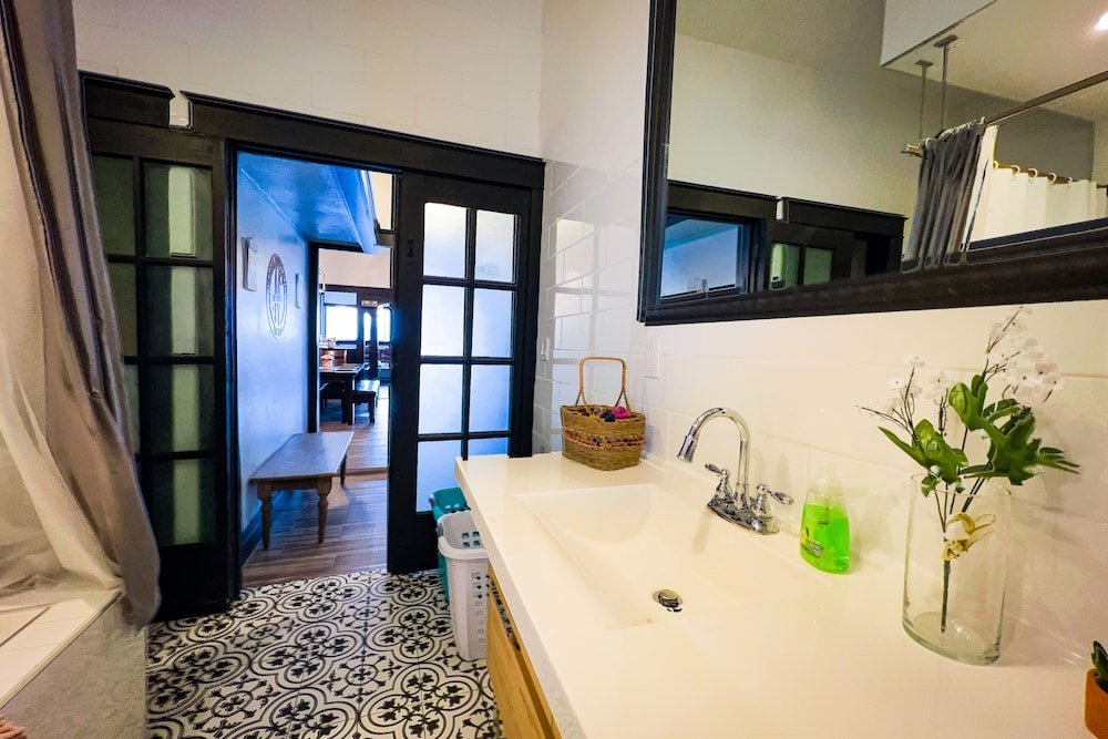 the pub 8br free parking minutes from falls and casino