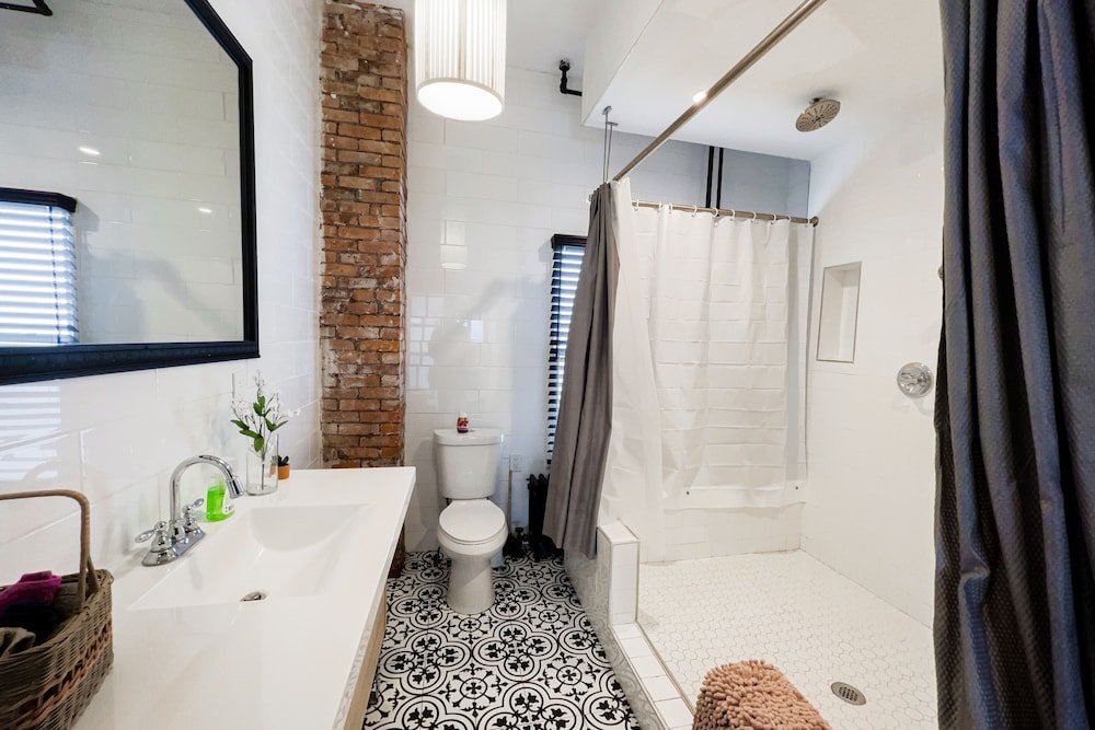 the pub 8br free parking minutes from falls and casino