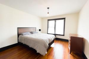 the pub 8br free parking minutes from falls and casino