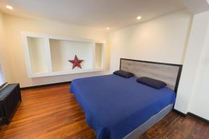 the pub 8br free parking minutes from falls and casino