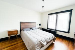 the pub 8br free parking minutes from falls and casino