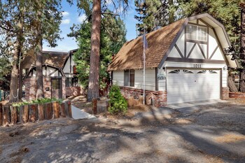 bear cabin 1976