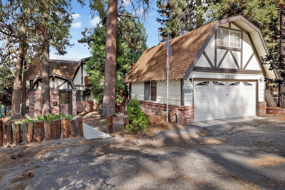 bear cabin 1976