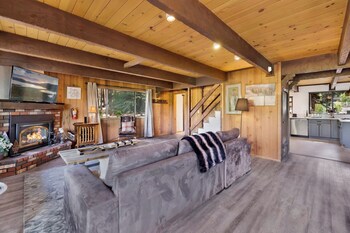 bear cabin 1976