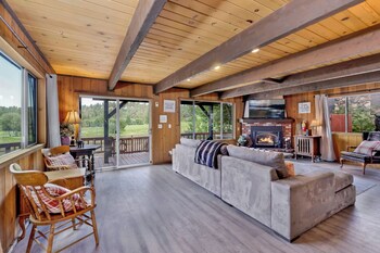 bear cabin 1976