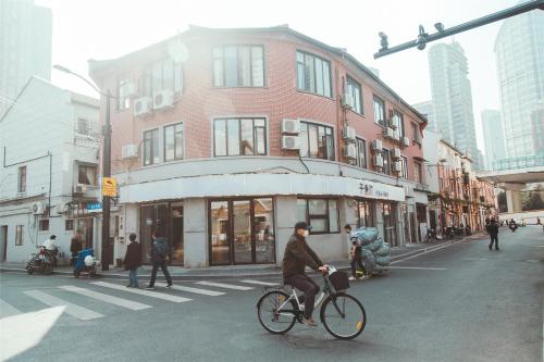 shanghai fish inn people square