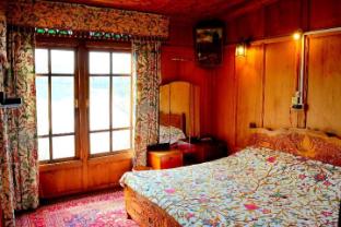 golden flower heritage houseboat
