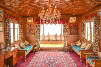 golden flower heritage houseboat