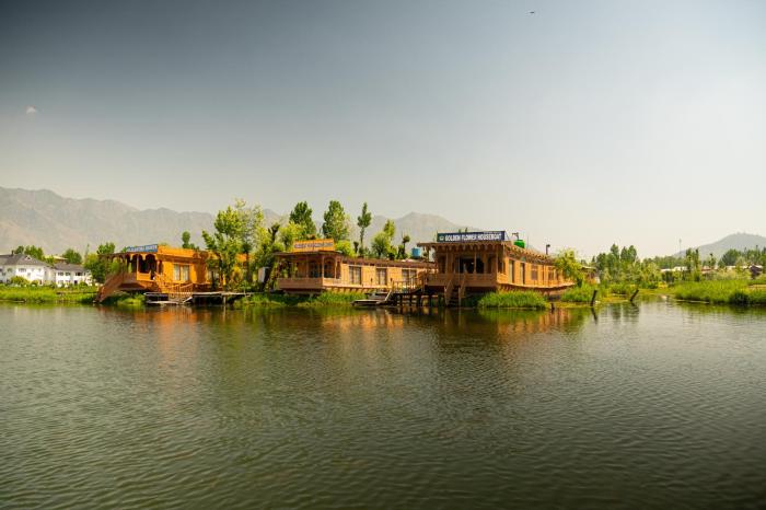 golden flower heritage houseboat