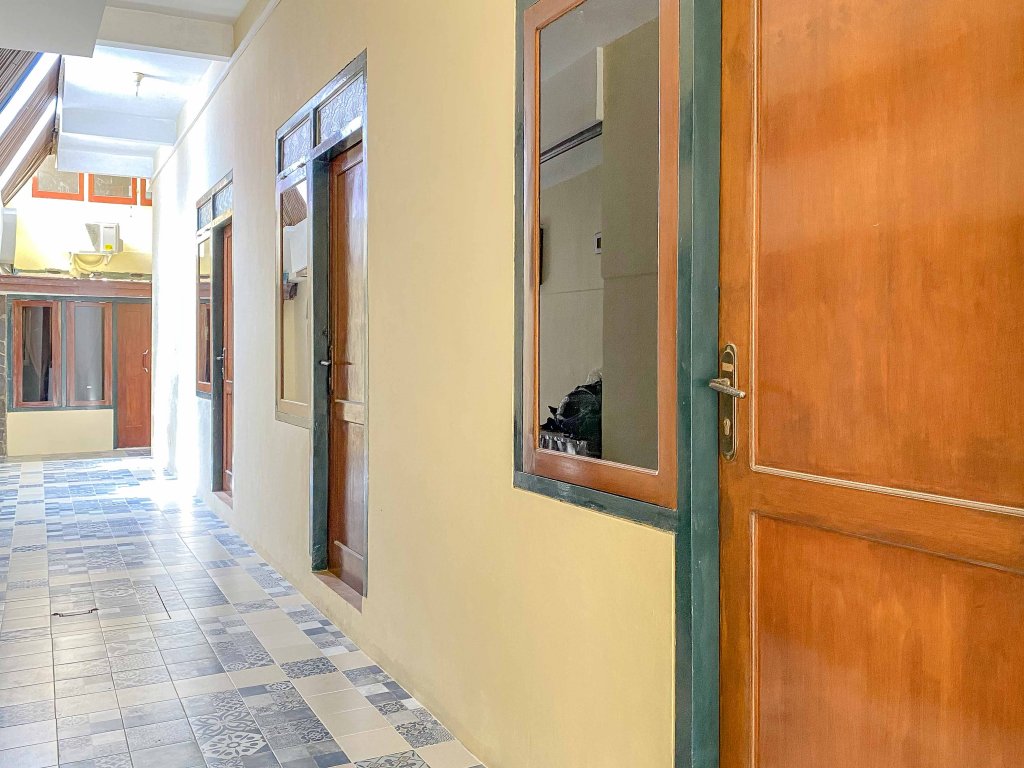 tinis guest house malang redpartner