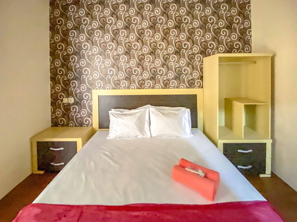 tinis guest house malang redpartner