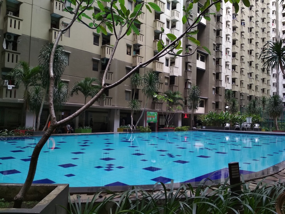 private and stylish 2br at gateway apartment ahmad yani cicadas