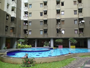 private and stylish 2br at gateway apartment ahmad yani cicadas
