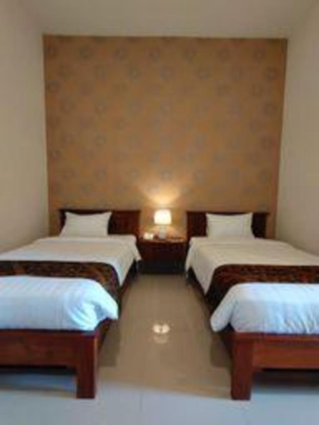 dreamland hotel and lounge