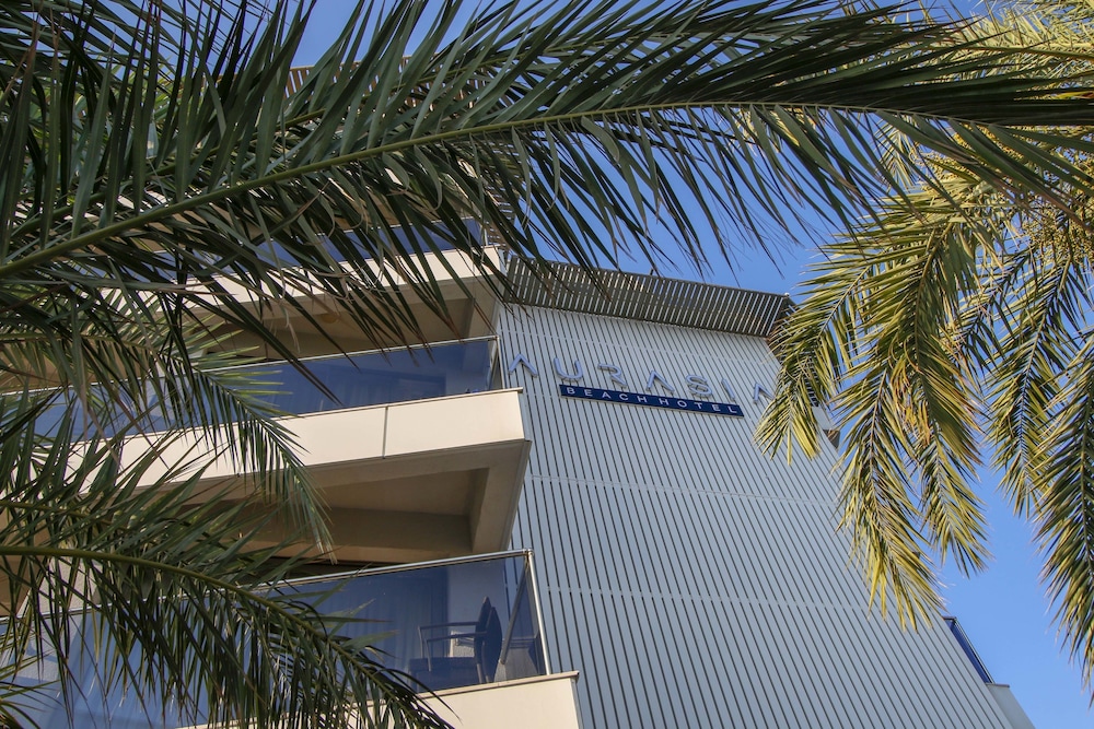 aurasia beach hotel