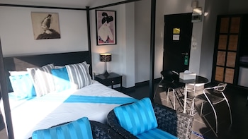 the venue residence and cabaret