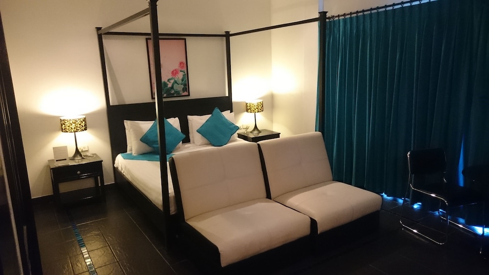 the venue residence and cabaret