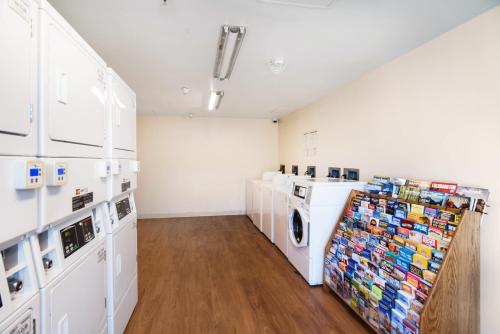 hometowne studios by red roof colorado springs airport