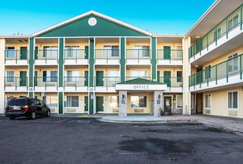 hometowne studios by red roof colorado springs airport