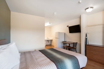 hometowne studios by red roof colorado springs airport