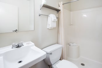 hometowne studios by red roof colorado springs airport