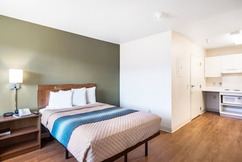 hometowne studios by red roof colorado springs airport