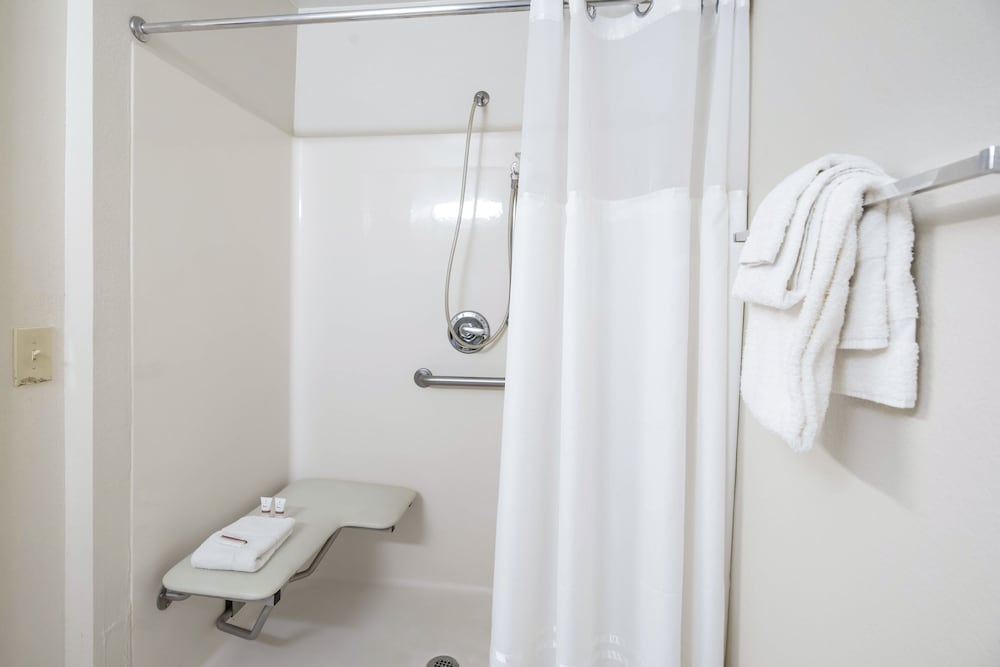 hometowne studios by red roof colorado springs airport