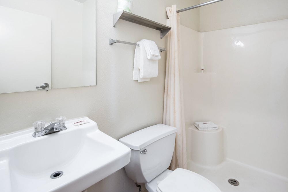 hometowne studios by red roof colorado springs airport