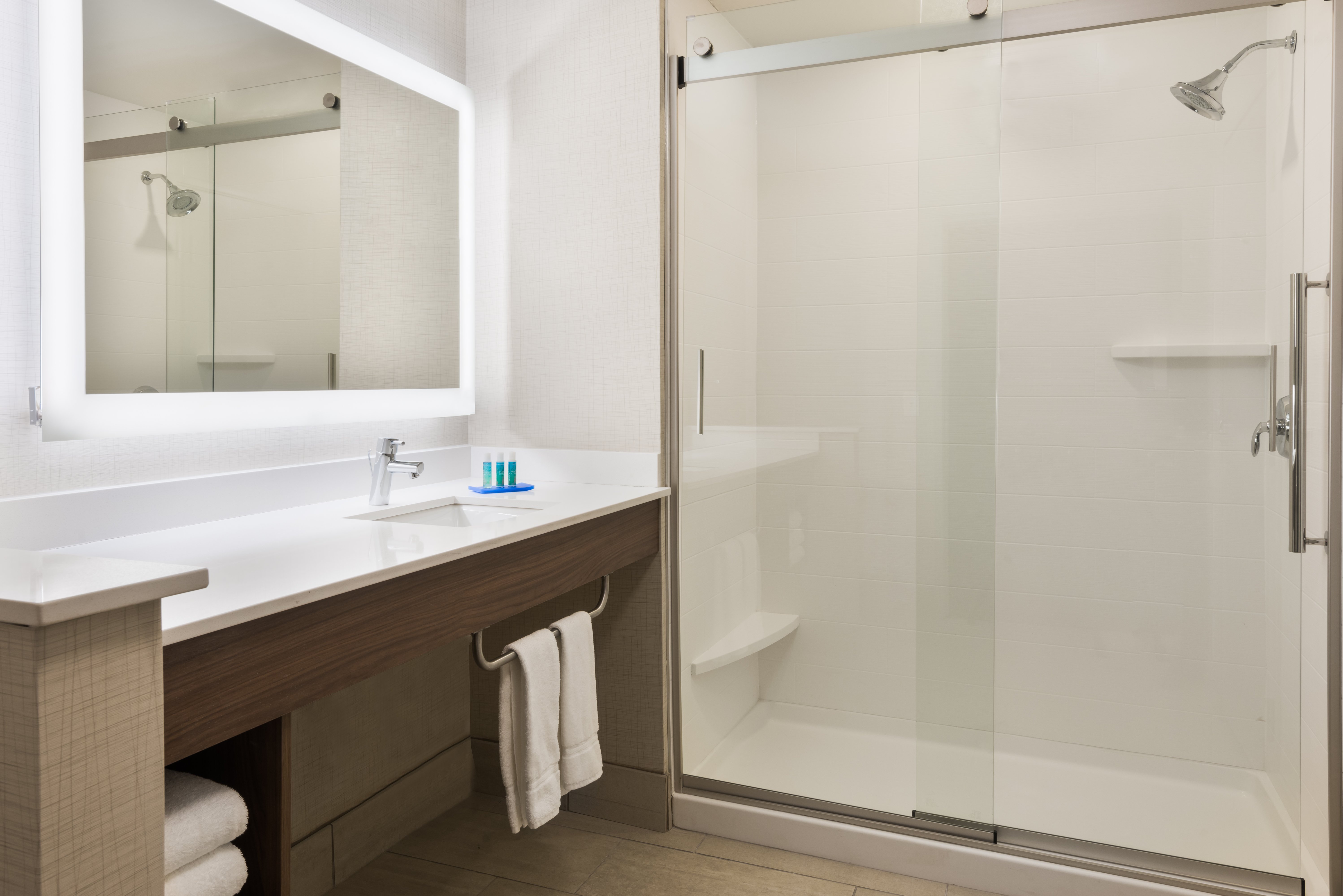 holiday inn express and suites columbus airport east by ihg