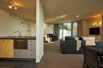 seafront apartment at kaikoura holiday homes