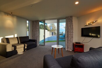 seafront apartment at kaikoura holiday homes