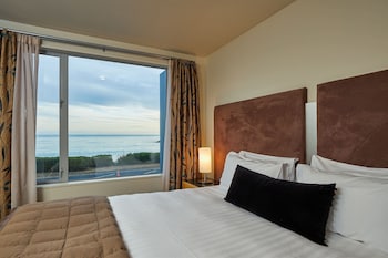 seafront apartment at kaikoura holiday homes