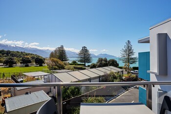 seafront apartment at kaikoura holiday homes