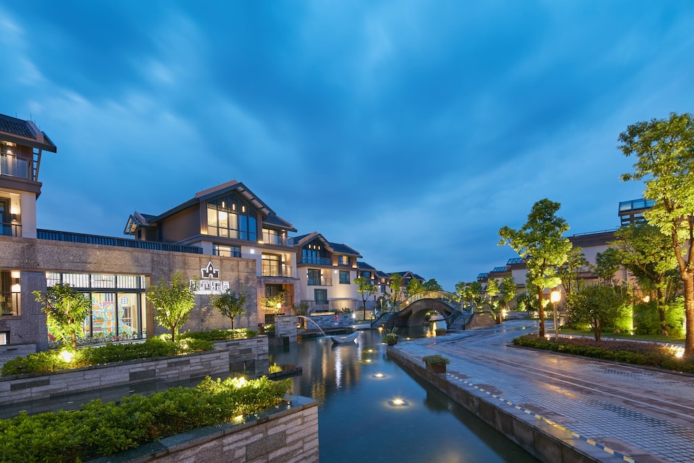 blossom water museum hotel