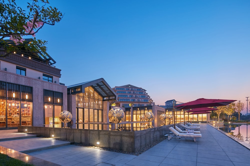 blossom water museum hotel