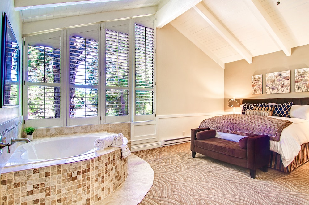 Carriage House Inn,Carmel-By-The-Sea>>Carmel,4 star
