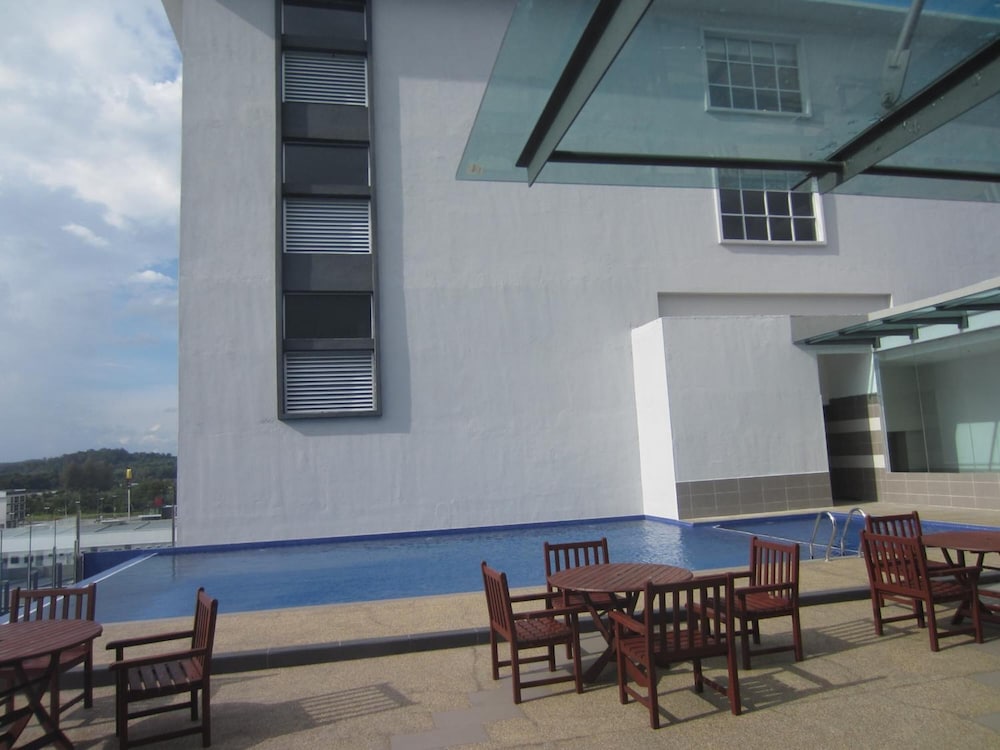 d hotel seri iskandar