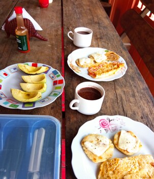 hostal buho amazonas tours