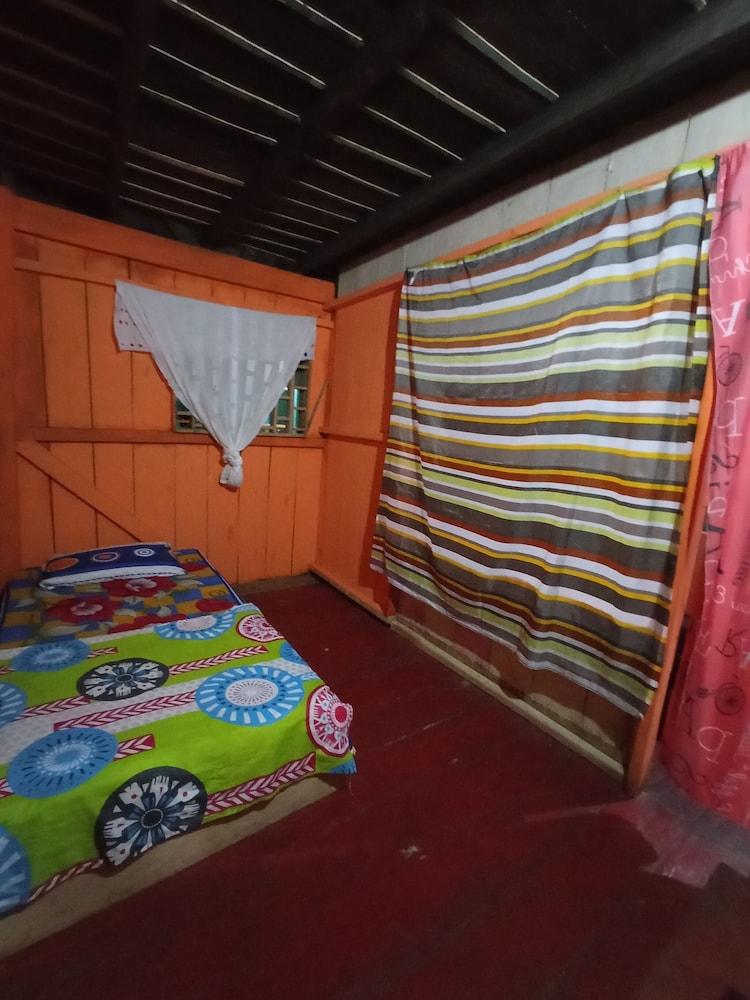 hostal buho amazonas tours