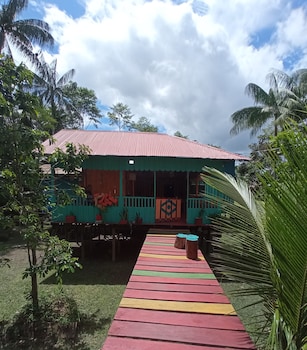 hostal buho amazonas tours