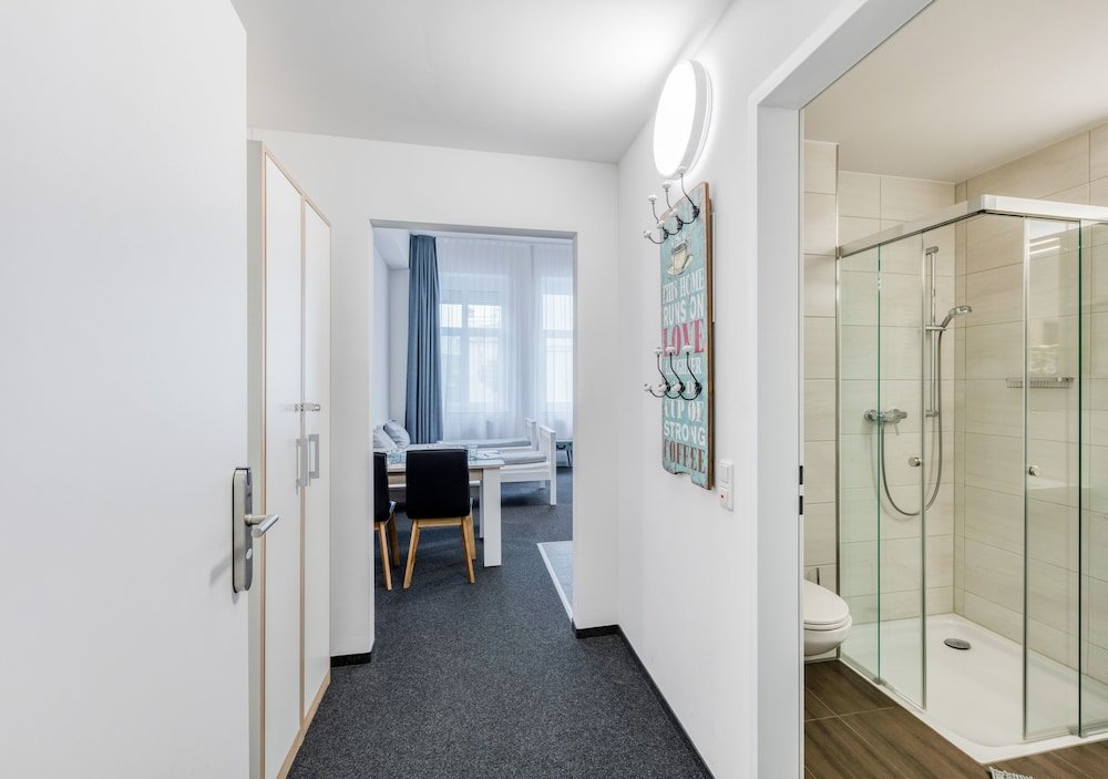 la serviced apartments