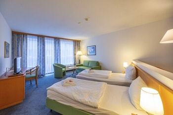 hotel rostock west im kritzmow park