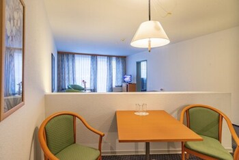 hotel rostock west im kritzmow park