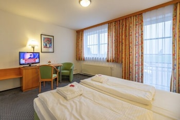 hotel rostock west im kritzmow park